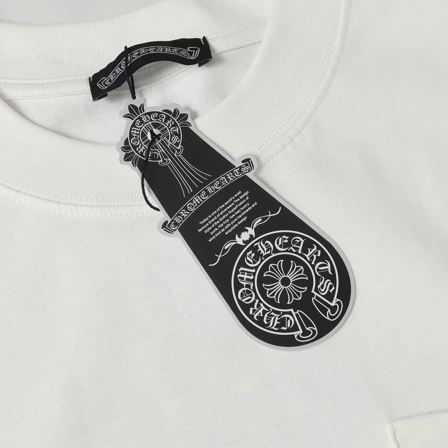 🅿️170 Chrome hearte/Chrome heart ch 25ss early spring new Sanskrit printed short-sleeved T-shirt. A must-have item for daily commuting for men and women in light luxury. The correct version is welcome to compare. Detailed features: ·280 grams of 100% pure cotton double yarn jersey fabric. ·Custom-dyed in the same vat with special thickened 32 counts of double-strand 1x1 thread. ·Double-needle cross-stitch technology. ·Original main mark washed hangtag. Color: black white. Size: XS-L